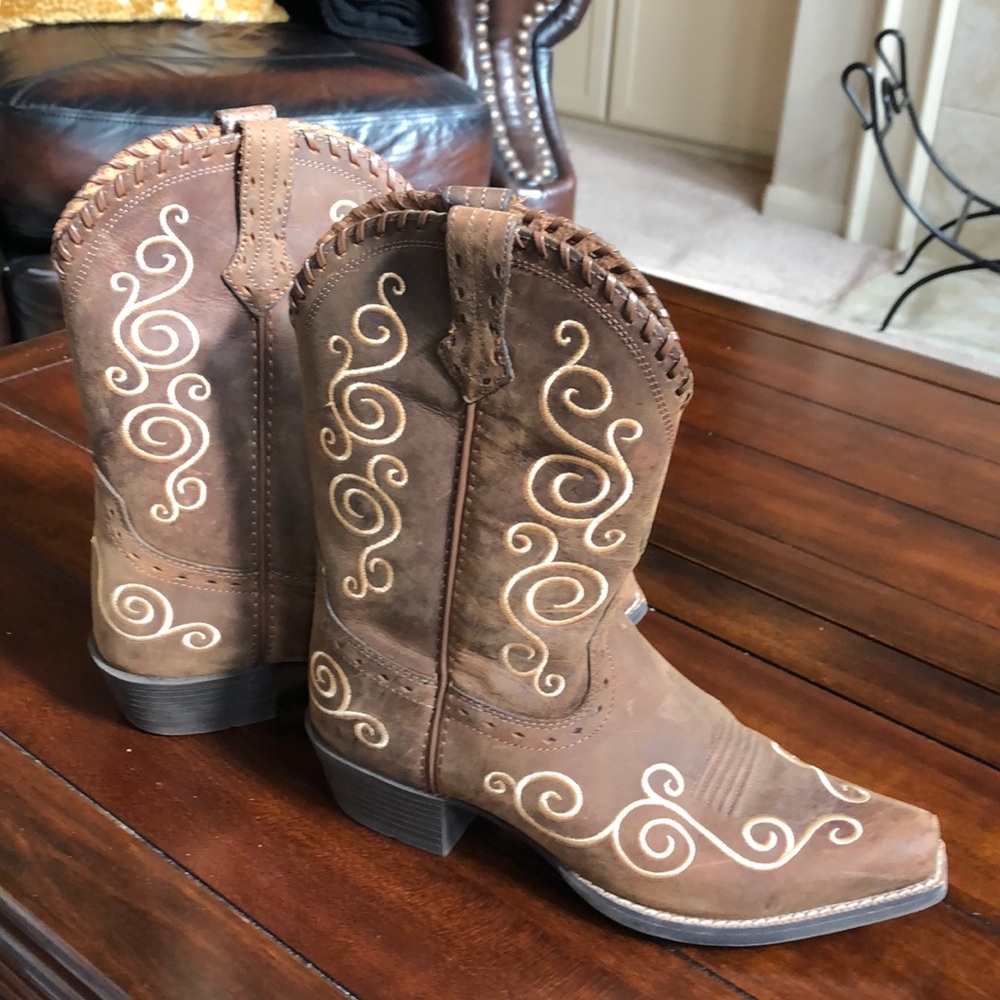 Ariat cowboy Boots youth size 2.5